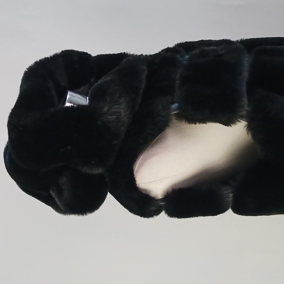 Black Faux Fur Vest. - Picture 3 of 8